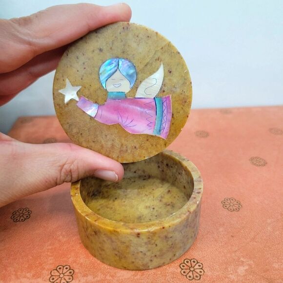 Vintage Handcrafted Stone Trinket Box – Angel Inlay with Mother of Pearl - Picture 3 of 13